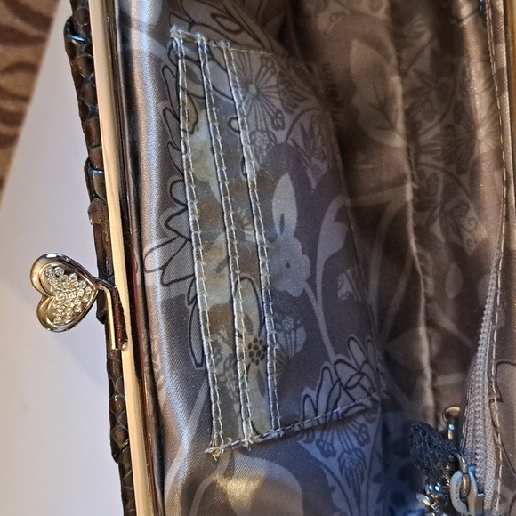 Brighton First Kiss *Blinged by Dean* clutch - Picture 9 of 10